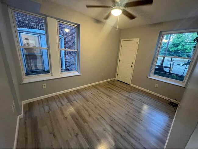 Building Photo - Sparks St