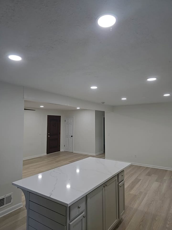 Building Photo - 2347 Greenway Dr