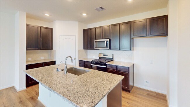 Building Photo - 4809 Sun Fls Dr
