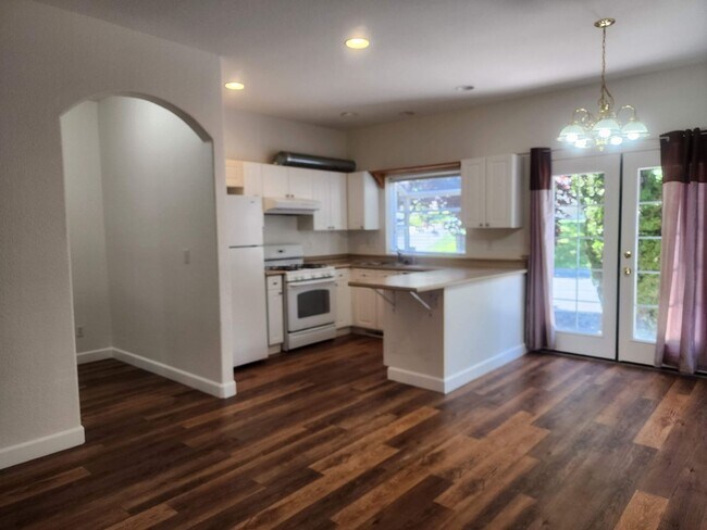 Building Photo - Cute 3 bedroom, 2.5 bath two story home with 1448 sq ft of living space