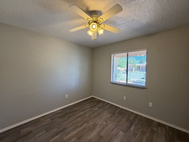 Building Photo - 3 Bedroom Single Story Home Available Near 12th St NW & Menaul Blvd NW!