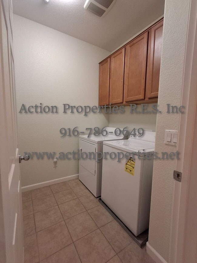 Building Photo - 2308 Las Palomas Loop
