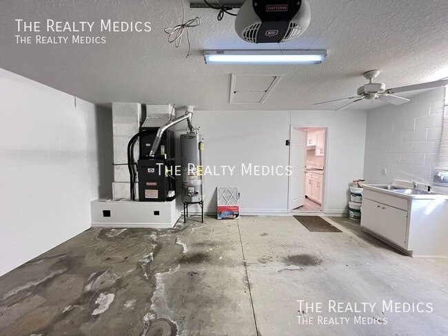 Building Photo - 2644 SW 20th Cir