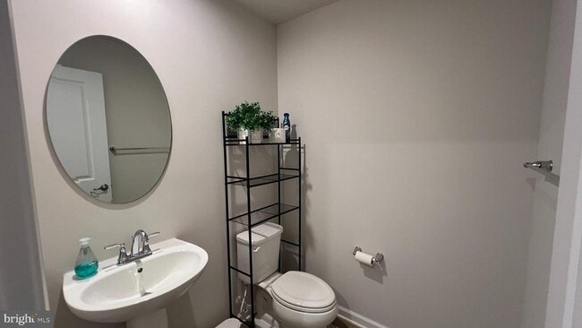 Building Photo - 11 Sidney Ln