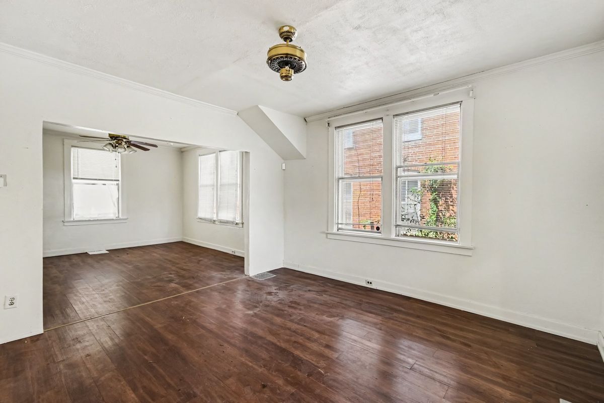 Building Photo - 2038 McLaran Ave