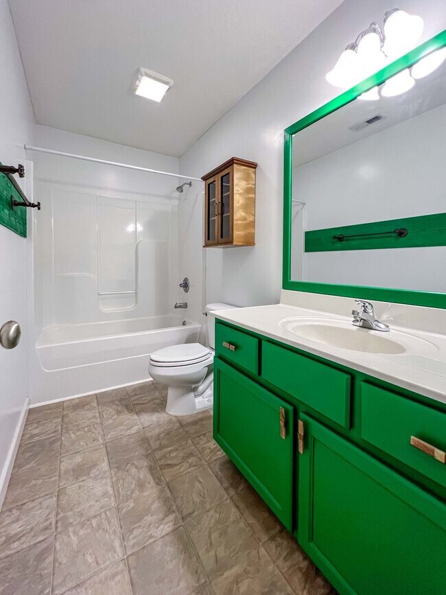 Building Photo - 3 Bed / 2.5 Bath Home with Fenced Backyard, Garage & Extra Storage