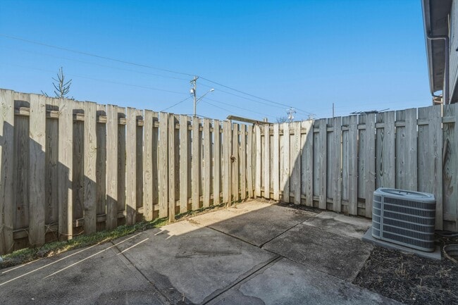 Building Photo - 195 Nottingham Ct