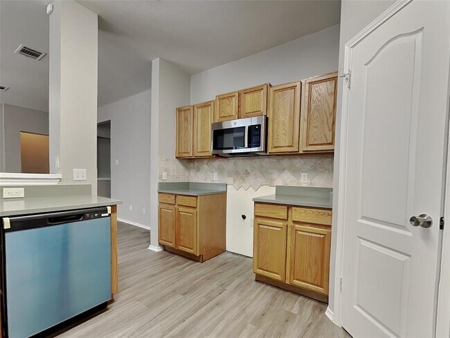 Building Photo - 310 Masonwood Dr