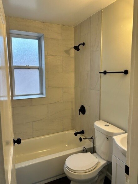 Bathroom with shower/tub - 7700 Lile Ave