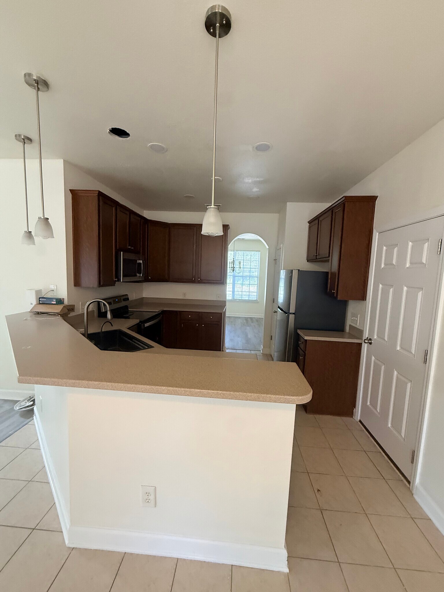 Building Photo - 834 Indianola Ct