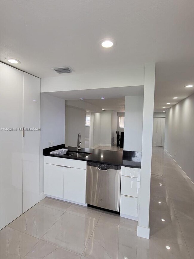 Building Photo - 199 SW 12th Ave