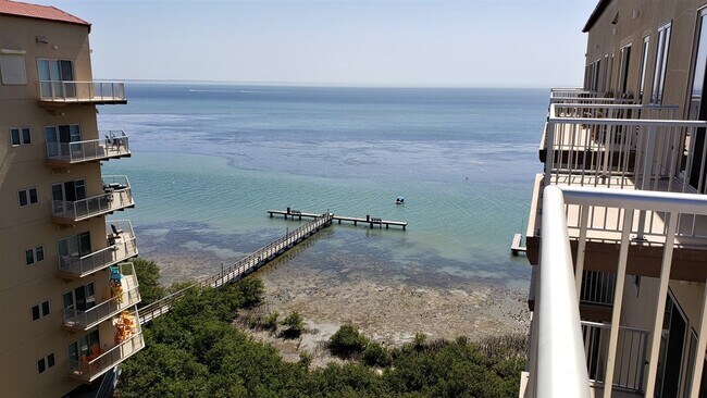 Building Photo - 201 W Capricorn Dr