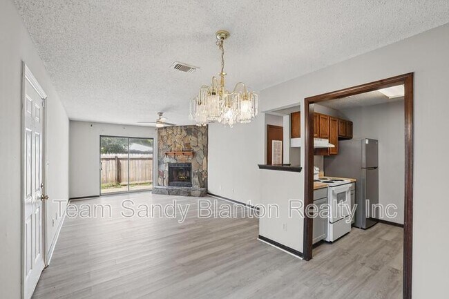 Building Photo - 455 Stara Cir