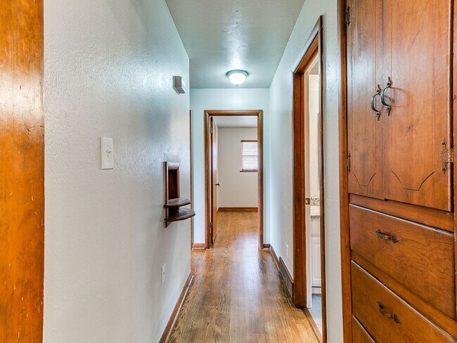 Building Photo - 721 E Bouse Dr