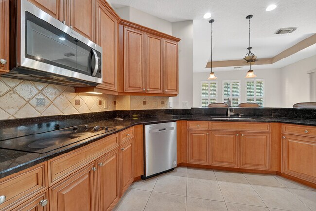 Building Photo - 854 SW St Tropez Ct