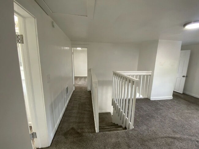 Building Photo - 452 Alder St