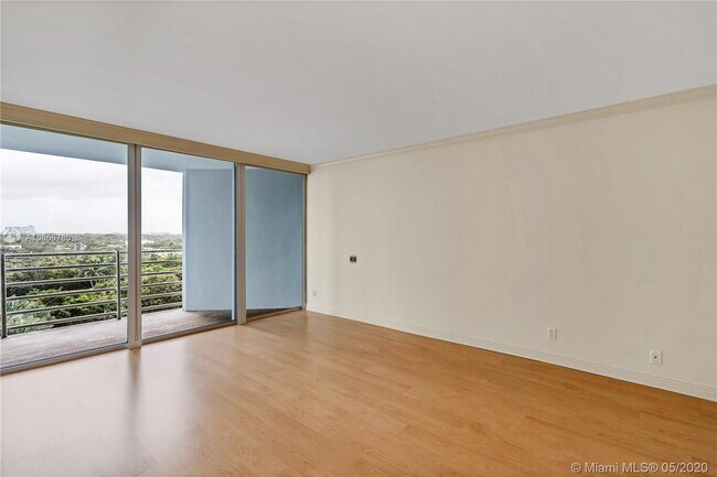 Building Photo - 2025 Brickell Ave