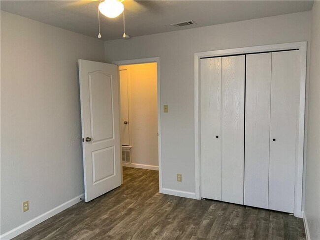 Building Photo - 610 Buckskin Dr