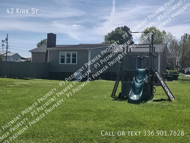 Building Photo - 42 Kirk St