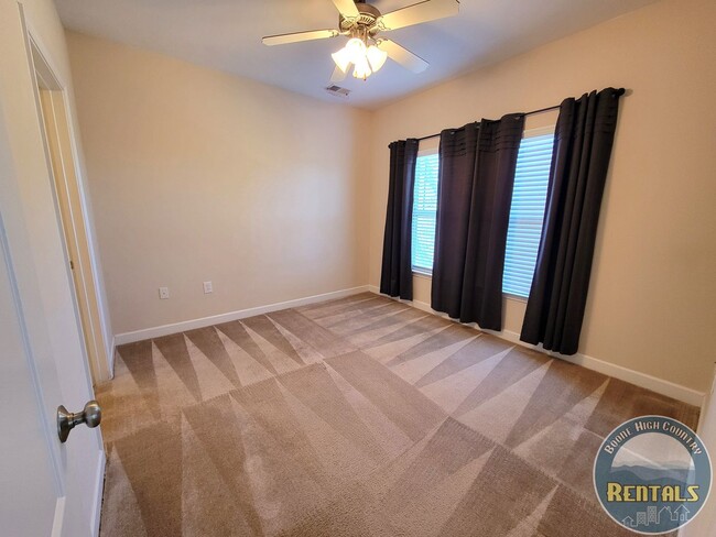 Building Photo - 3bd/3ba Pine Ridge Condo