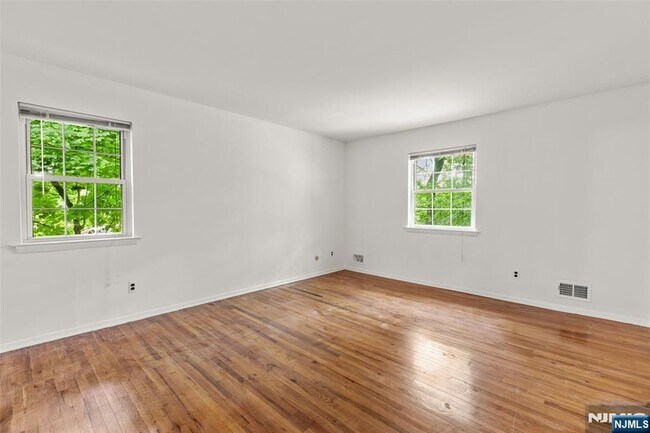 Building Photo - 87 Poplar St