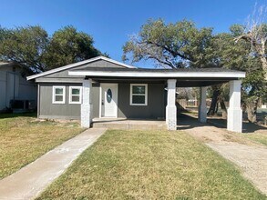 Building Photo - 3 Bed 2 Bath near Texas Tech Now Available!