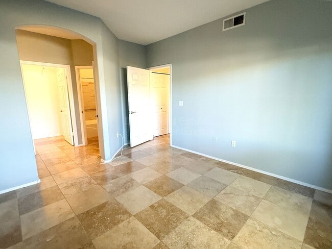 Building Photo - 5335 E Shea Blvd