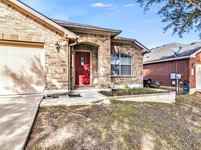 Building Photo - Comfortable 3BR / 2BA Home with Fireplace, Natural Light & Private Backyard