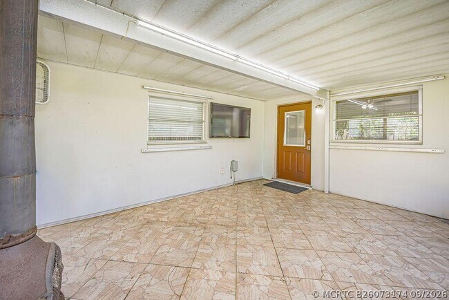 Building Photo - 1750 16th Ave N