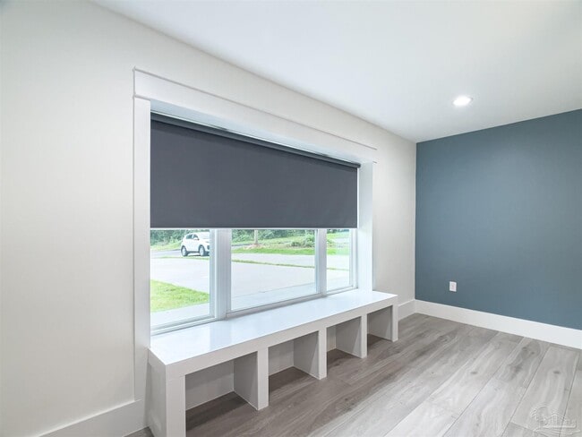 Building Photo - 10047 Noriega Dr