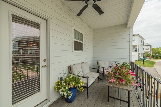 Building Photo - Townhome For Lease