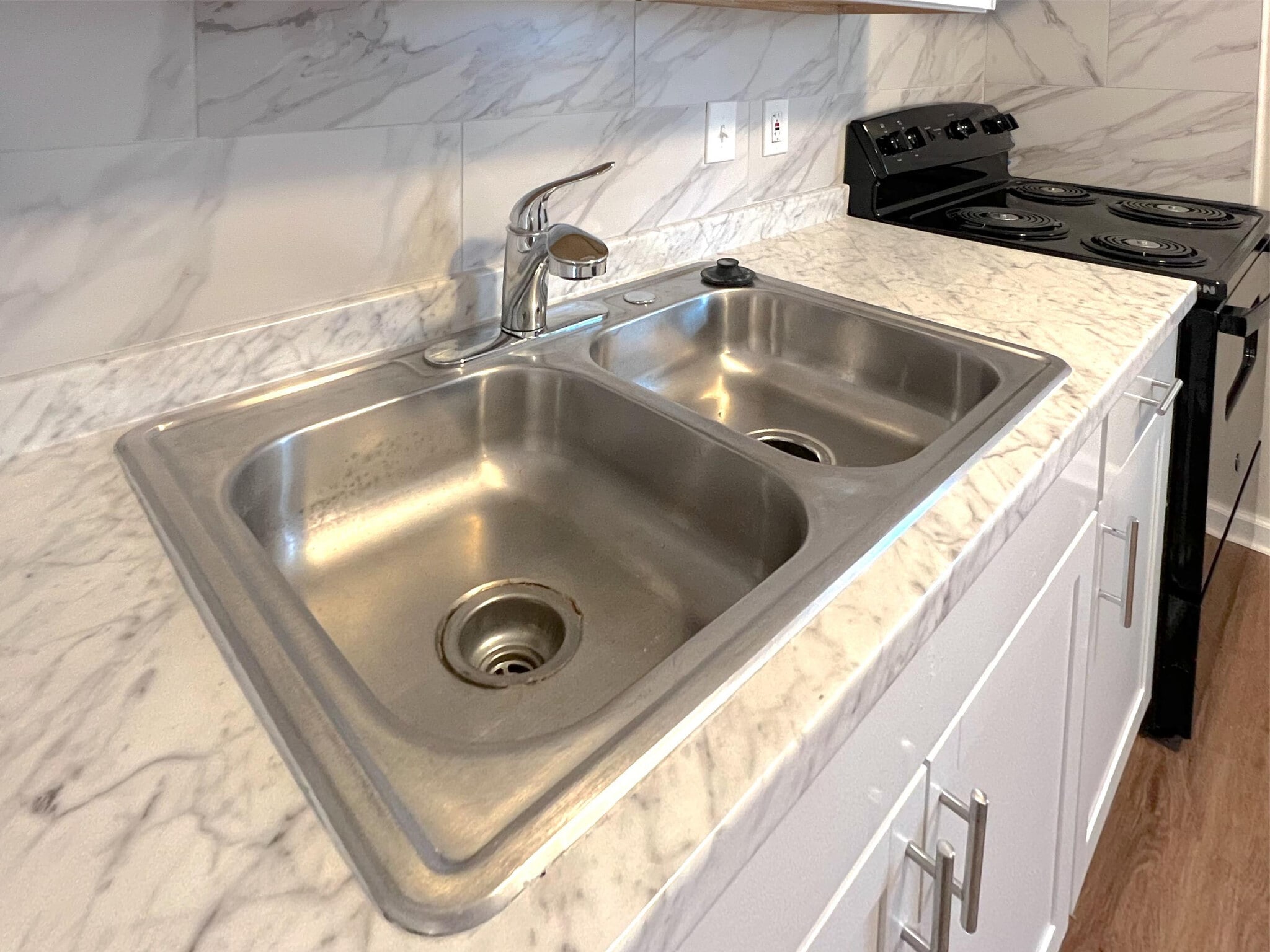 Building Photo - Room in Apartment on Gresham Park Dr