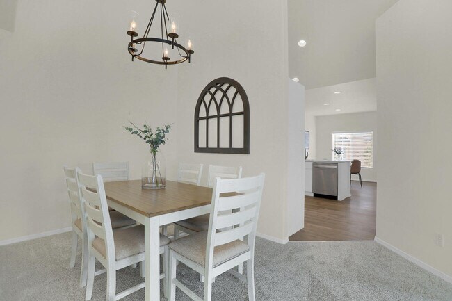 Formal Dining Room / Flex Space - 5512 Sonnet Hts