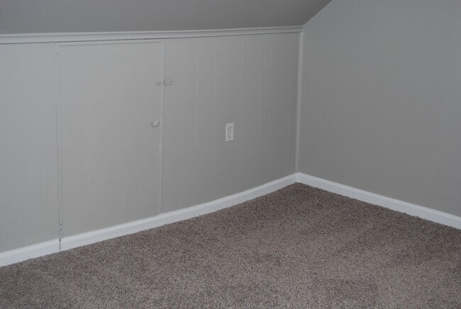 Building Photo - 868 Clarks Ln