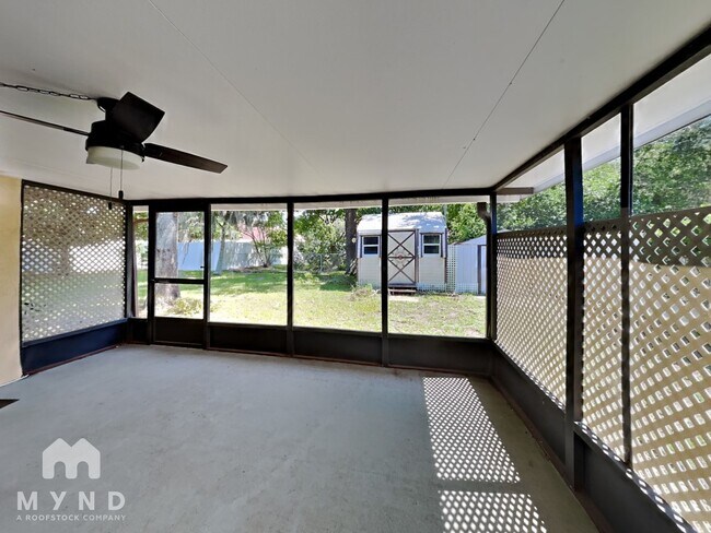 Building Photo - 11136 Mercedes St