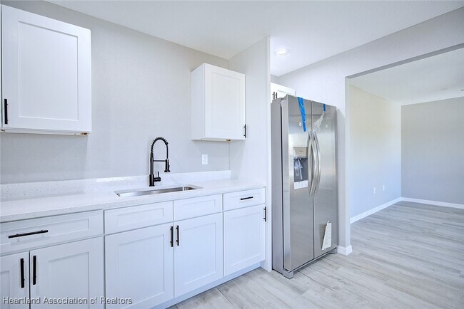 Building Photo - 295 Lincoln Rd NE