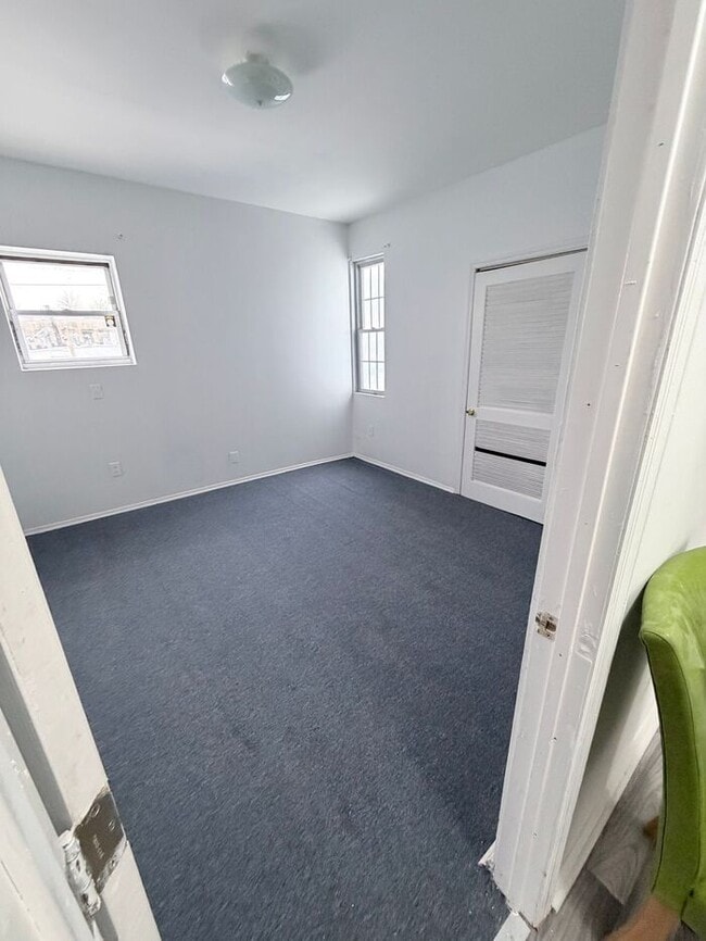 Building Photo - Inspected and Approved 3 Bedroom 1 Bath w PARKING & Appliances