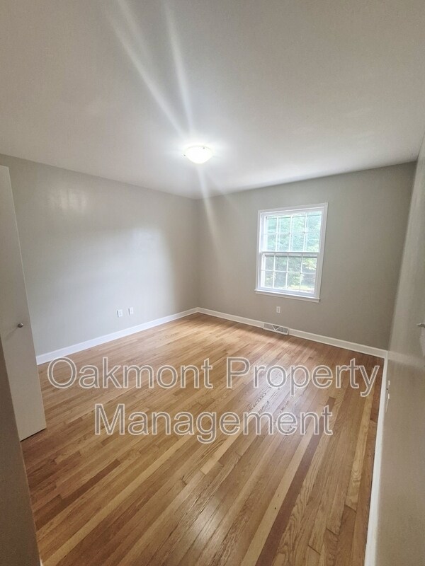 Building Photo - 2404 Barracks Ct