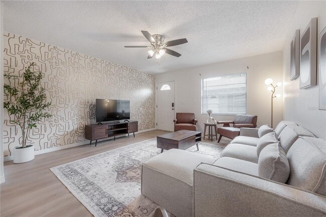 Building Photo - 6908 S MacDill Ave