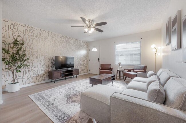 Building Photo - 6910 S MacDill Ave