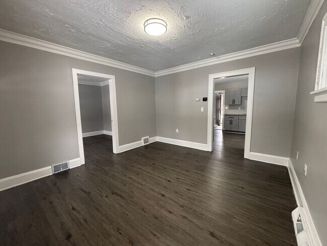 Building Photo - 64th,E.4072