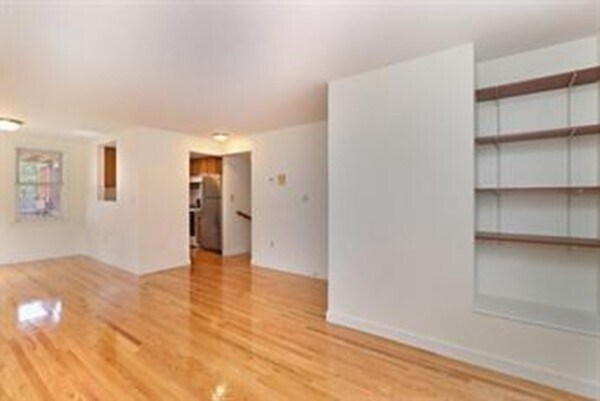 Building Photo - 436 Main St