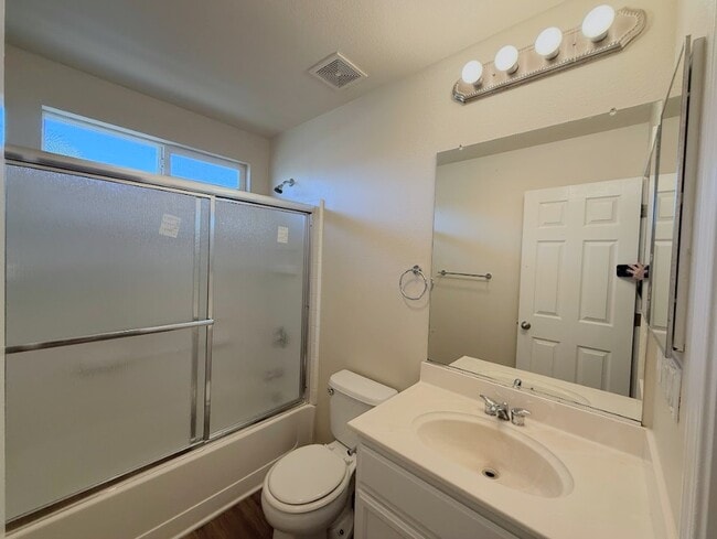 Building Photo - 1330 Riverside Ct