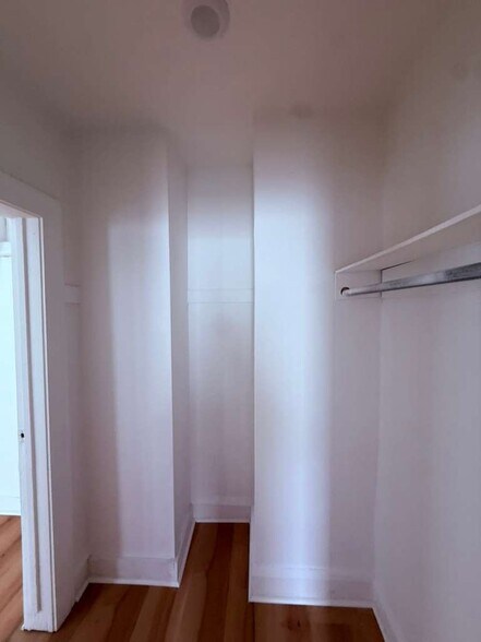 Building Photo - 1384 W 83rd St