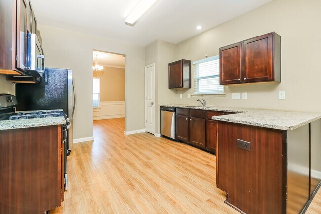 Building Photo - 8 Misty Ct