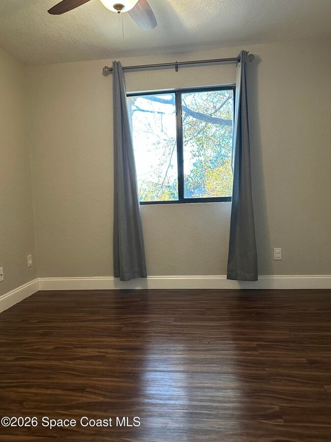 Building Photo - 2101 Forest Knoll Dr NE