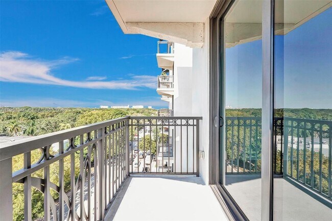 Building Photo - 301 Altara Ave