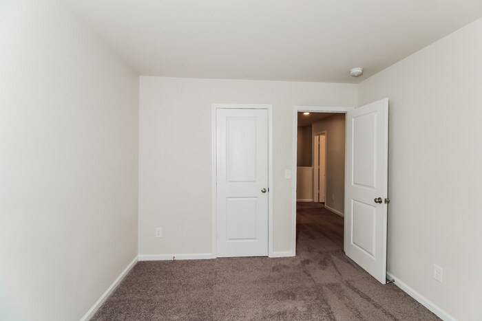 Building Photo - 400 Red Poll Wy
