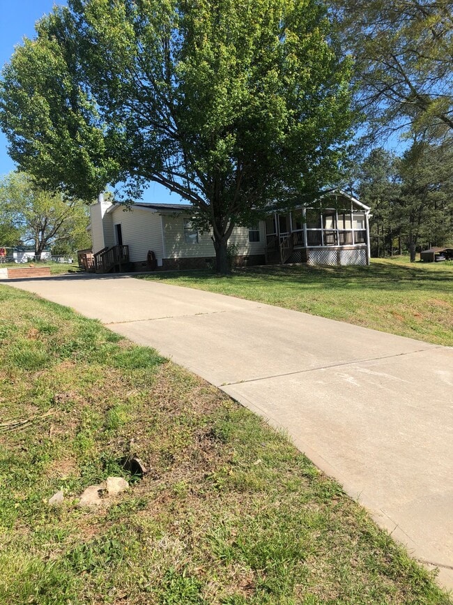 Building Photo - 1305 Ewing Dr