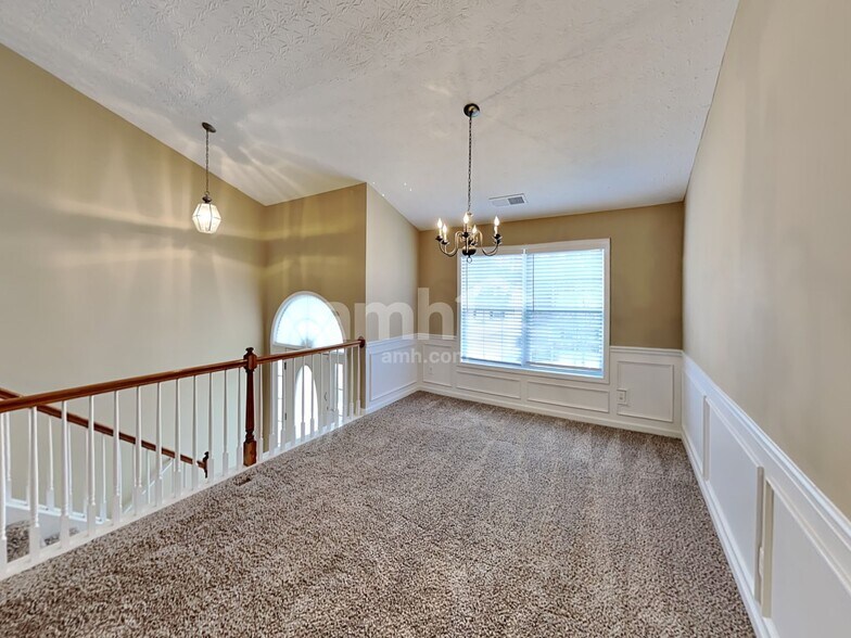 Building Photo - 123 W Skyline Vw